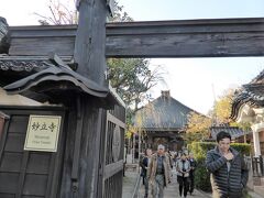 再びタクシーに乗り　最後の訪問地妙立寺（忍者寺）へ