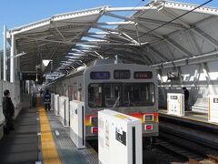 大井町線で緑が丘駅まで。この駅でいったんおりて、隣の駅自由が丘界隈で、東急電車の写真を撮る。