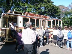 牛タンを食べたら帰る予定。
が、あまりにも天気がいい！！

ガ「青葉山でも行かない？」
え「はぁ～～？！」

いつもの行き当たりばったりで
「るーぷる仙台」に乗ることに。