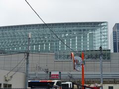 東京駅の線路の向こう側に“東京国際フォーラム”

数年前に“ＡＢＢＡ”ライブで大騒ぎしました
