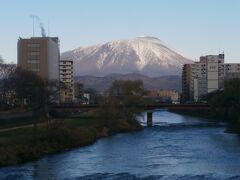 やっと見れた、雲一つない岩手山