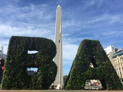せっかくなので
空港に行くまでの間 徒歩で
ブエノスアイレスの町を散策します。