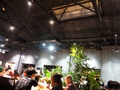 夜は日本人経営のピザ屋「4Ｐ's」。先日テレビでも取り上げられていました。こちらもＨＰから予約。