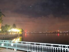 西湖の夜景。楽しかったハノイともお別れ。