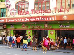 創業1958年のアイス屋さん、KEM TRANG TIEN（ケム・チャンティエン）。
KEM（ケム）はアイスという意味。
棒アイスや雪見だいふくのようなお餅アイスが売られていた。