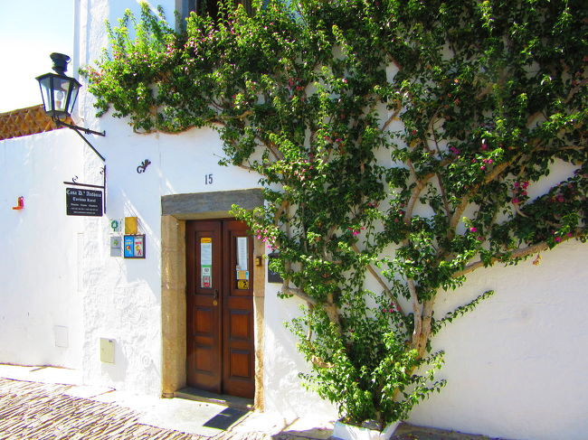 ヴィラヴィソーザを２時に出発して約40分でモンサラーシュに到着！タクシー飛ばす飛ばす！笑<br />お値段は46.20ユーロだったので48ユーロ支払いで。予算の50ユーロ内だったのでとりあえずホッ(^^;;