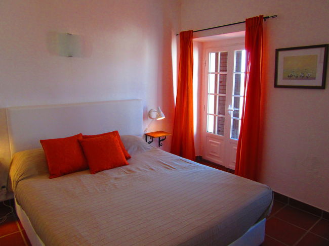 「Dom Nuno-Turismo de Habitacao」<br />クイーンルームバルコニー付き46ユーロ、朝食付き。<br />