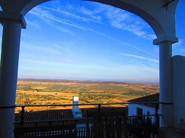 8:30<br />ちょっと寒いけどこちらのベランダで朝食を頂きます。