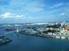 部屋からの眺め。
泊大橋