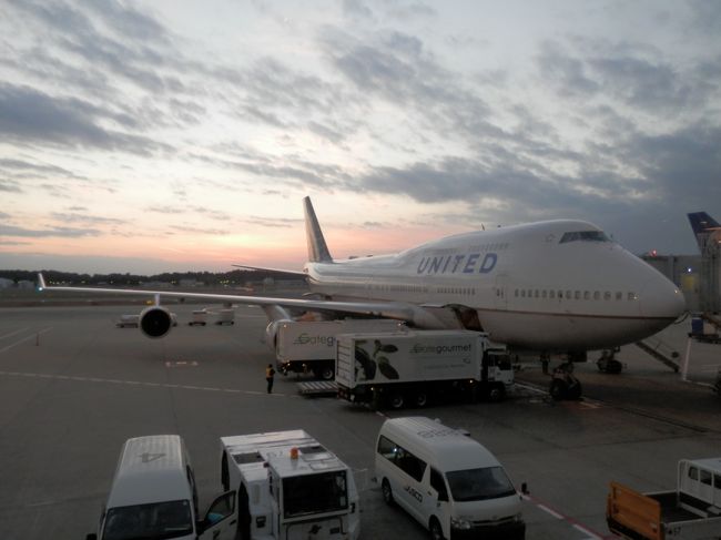 乗る訳でも無いのですがＵＡの７４７－４００です。<br />久しぶりに見るジャンボはおっきいです！