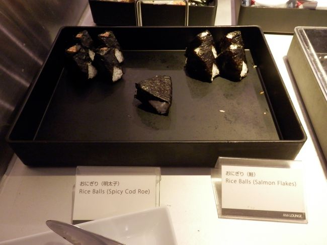 ゆかりのオムスビが好きなんですが今日は明太子と鮭でした。