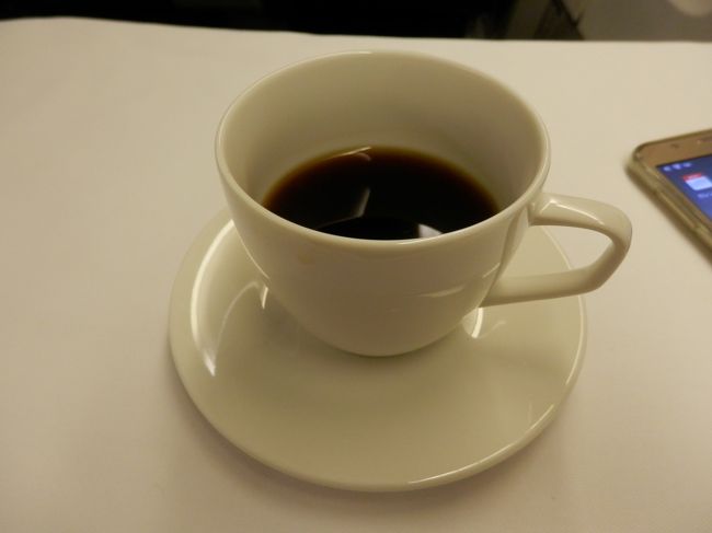 コーヒーで〆です。<br />とっても美味しい機内食御馳走様でした。<br />ＡＮＡの機内食ってこんなに美味しいだ！<br />と思いました。<br />