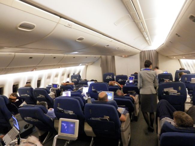 シートは２－３－２の横５席並びの古～いシートです。<br />残念だな～と思っていたのですが。<br />