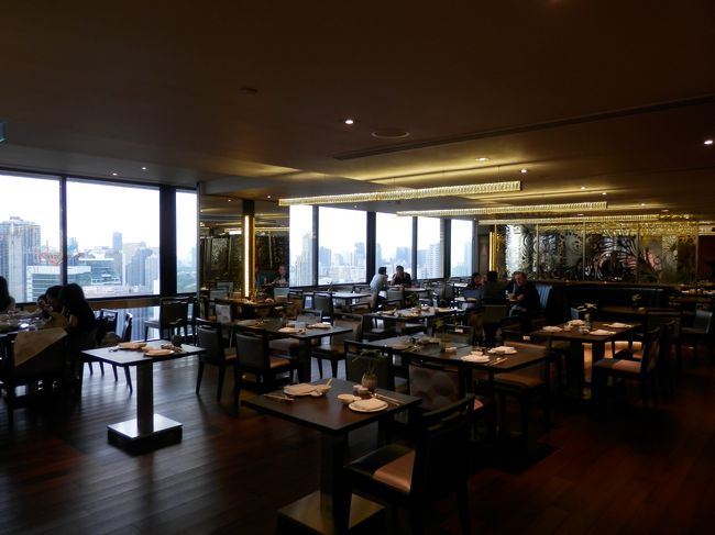 レストランの内装は改装されていて前回来た時よりもより綺麗になっていました。