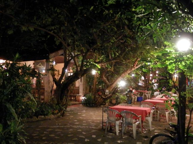 広い庭のある一軒家のレストランです。