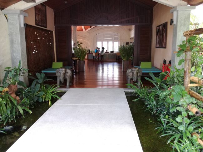 玄関アプローチ。