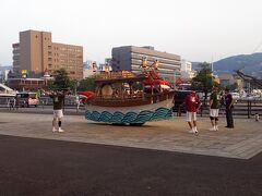 長崎港に到着。

フェリーターミナルの前では、１か月後に迫った長崎くんちの練習が行われておりました。