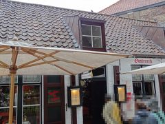 お昼ごはんを食べます。
「 マクスィミリアーン ファン オーステンレイク 」
