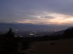 さらには日本「新」三大夜景というものまで（´∀｀;）

☆日本三大夜景
・北海道函館市（函館山展望台）
・兵庫県神戸市（摩耶山掬星台）
・長崎県長崎市（稲佐山展望台）

☆新日本三大夜景
・福岡県北九州市
・奈良県奈良市
・山梨県甲府盆地

☆日本新三大夜景
・長崎県長崎市
・北海道札幌市
・兵庫県神戸市