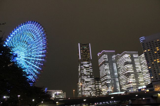 MARINE&amp;WALK YOKOHAMAに向かって歩いていても、何度も何度も後ろを振り返って見てしまう。<br />