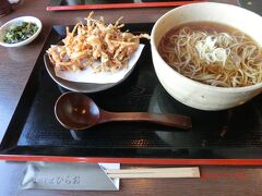 長野と言ったらお蕎麦でしょ(^^♪はぁ...温まる(^_^)v桜えびと野菜の豪快なかき揚げも美味しかったです。ごちそうさまでした～