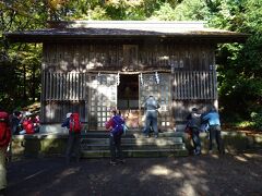 八意思兼神社
本格的登山の格好をしている人が多いです