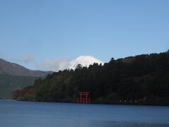 箱根神社の鳥居と富士山
