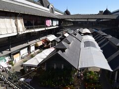 すぐ近くのボリョオン市場に向かい、サンベント駅方面へ歩いていきます。