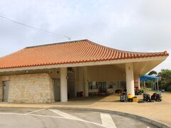 波が強いとクローズになることが多い真栄田岬・・・。
無事到着。