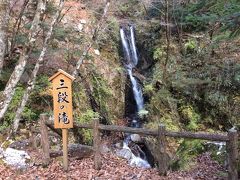 梅ヶ島散策

「三段の滝」

川沿いに登っていくと車止めにある



