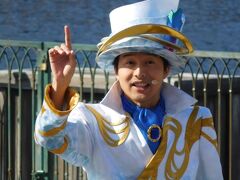 １１：４５

始まりましたー☆★☆

今日のクリスタルブルーは３人いる中で一番お気に入りのIさんです（〃▽〃）

ハロウィンとクリスマスの間のシーズンイベントがない期間は月・金に出演されていたようですが、クリスマスイベントが始まってからはまた元の火・土に戻ったようです♪

来てよかったー！！