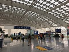 北京空港のエアポートエクスプレス乗り場。ドーム上で立派、だけど冷房がなく暑かった…