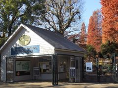 いったん戻り、井の頭自然文化園に入場。
鳥類舎、淡水魚の水族館がある。動物園と共通入場券で４００円。