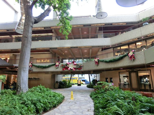 ロイヤルハワイアンショッピングセンターも<br />クリスマス仕様になってます。