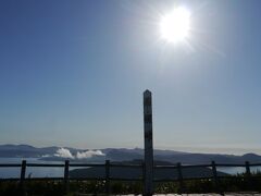 さて、昨日に続いて美幌峠にやってきた。
昨日は昨日で雲が絶妙な風景だったが今日は快晴の屈斜路湖が見えそう