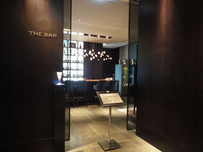 THE BARって名前のバーです。<br />昨日、夕食後にここでかるく飲みたかったのですが、カクテルの一杯も入らないほどおなかいっぱいでした(T∇T)