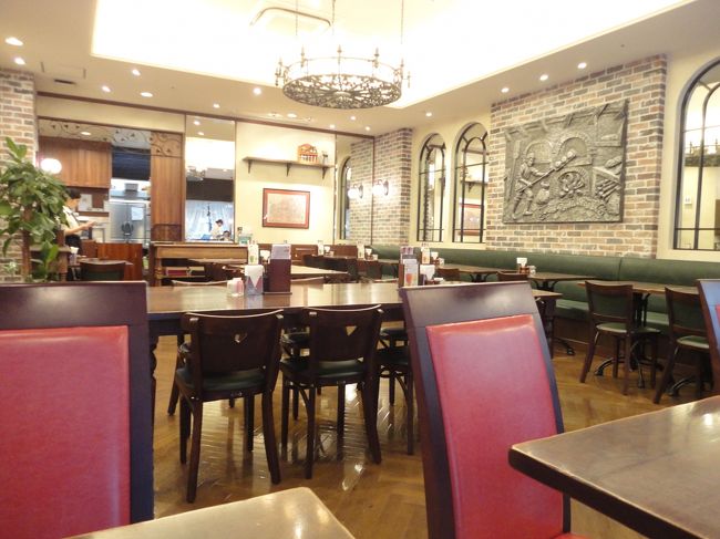 7：00のほぼ開店と同時に入りましたが、あっという間に満席に近い状態になりました。<br />人気店なのね！