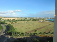 Marriott's Ko Olina Beach Clubのワイキキ側・ヨットハーバー側です。

Marriott's Ko Olina Beach Clubの両側が開いているので何かができるのでしょう。

ハワイ自治体はこの周辺を第二のワイキキにしようと躍起で、
最初イタリア企業が建設を始めたモノレールを、日本企業に代えて急いで作っています。
此処のラグーンも日本企業だし、日本にも各種の問題は有るが、日本企業の方が他国のよりはマシだと言うことでしょう。