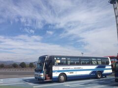 宮崎で一泊して、高速バスで鹿児島空港へ戻ります。
鉄道では国分で乗り換えが必要ですが、バスは鹿児島空港まで直行してくれるので便利です。