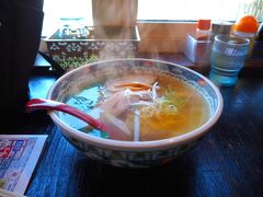 函館なら塩ラーメンだよと、
陽気な店長さん（風な人）にすすめられて食べたこれは美味しい！！

いつもはとんこつラーメンやつけ麺しか食べないけれど
今度から塩も食べます！
外は寒いからラーメンの暖かさが身に沁みました！