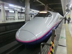 6:25
来ました！
東北新幹線｢やまびこ201号｣仙台行です。
この列車は、東京～仙台を各駅に停車する、東北新幹線の鈍行列車と言ったところでしょうか。
E2系で運行されます。

②東北新幹線201B･やまびこ201号.仙台行
上野.6:23→仙台.8:44
※えきねっとトクだ値15‥8890円。