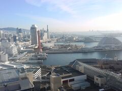 翌朝とってもいい天気だったので
朝足湯。
夜景みたかったな～でも良い景色
朝食バイキングは結構品揃えありました。
一人で食べても大丈夫な雰囲気で良かったです。