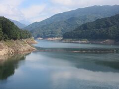 草木ダムによって作られた草木湖です

今年の夏は前半は空前の水不足でした、後半は逆に多雨だったので貯水量もだいぶ持ち直した様ですが、まだまだ少なく見えます