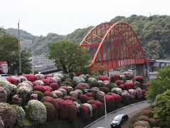 つつじ

満開で綺麗ですね
昨夜は雨でしたんで
感動も薄いけど