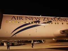 成田からはニュージーランド航空です。
直前にゲートが変更になってあせりました。
約１１時間のフライトです。