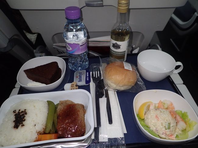 １回目の機内食。