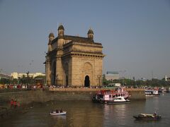 インド門周辺はインド人観光客でいっぱいだった。
ディワーリーの時期だったようだ。
