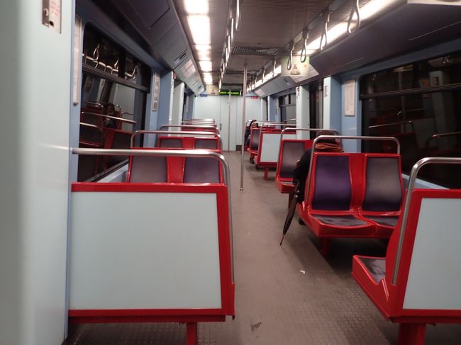 車内は終点の空いた状態です。