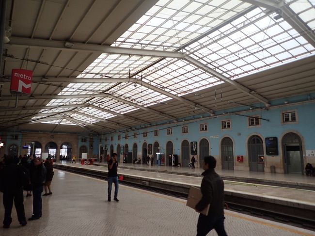 この駅は、列車の駅とも繋がっており、別の機会にも利用した。<br />こちらは列車（国鉄？）のサンタ・アポローニャ駅