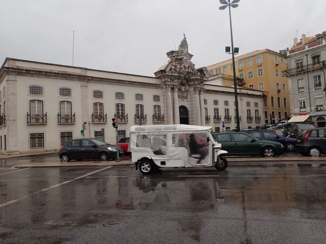 で、目に付いたのがこれ。<br />東南アジア独特の物かと思ってたけど、沢山走ってました。